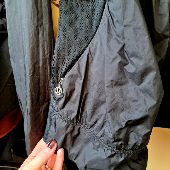 Lululemon Shell Jacket - Picture 6 of 8